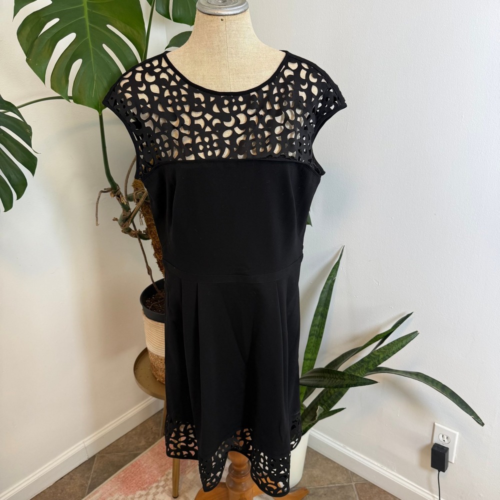 Lauren Ralph Lauren Black Laser Cut Sheath Dress Knee Length Size‎ 14